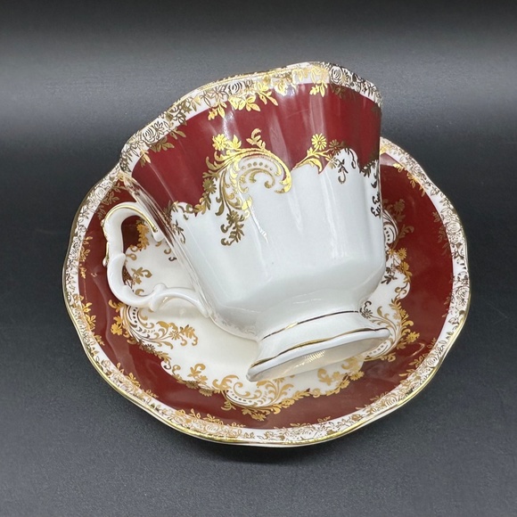 Royal Albert 1998 Regina Series Ruby Tea Cup Saucer England Bone China - Picture 3 of 5